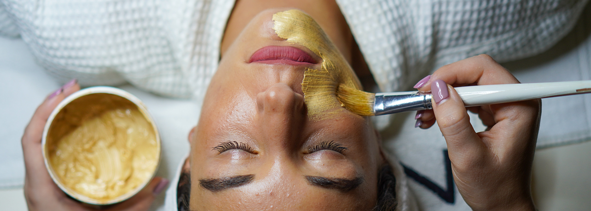 Illustration d'un soin du visage en spa