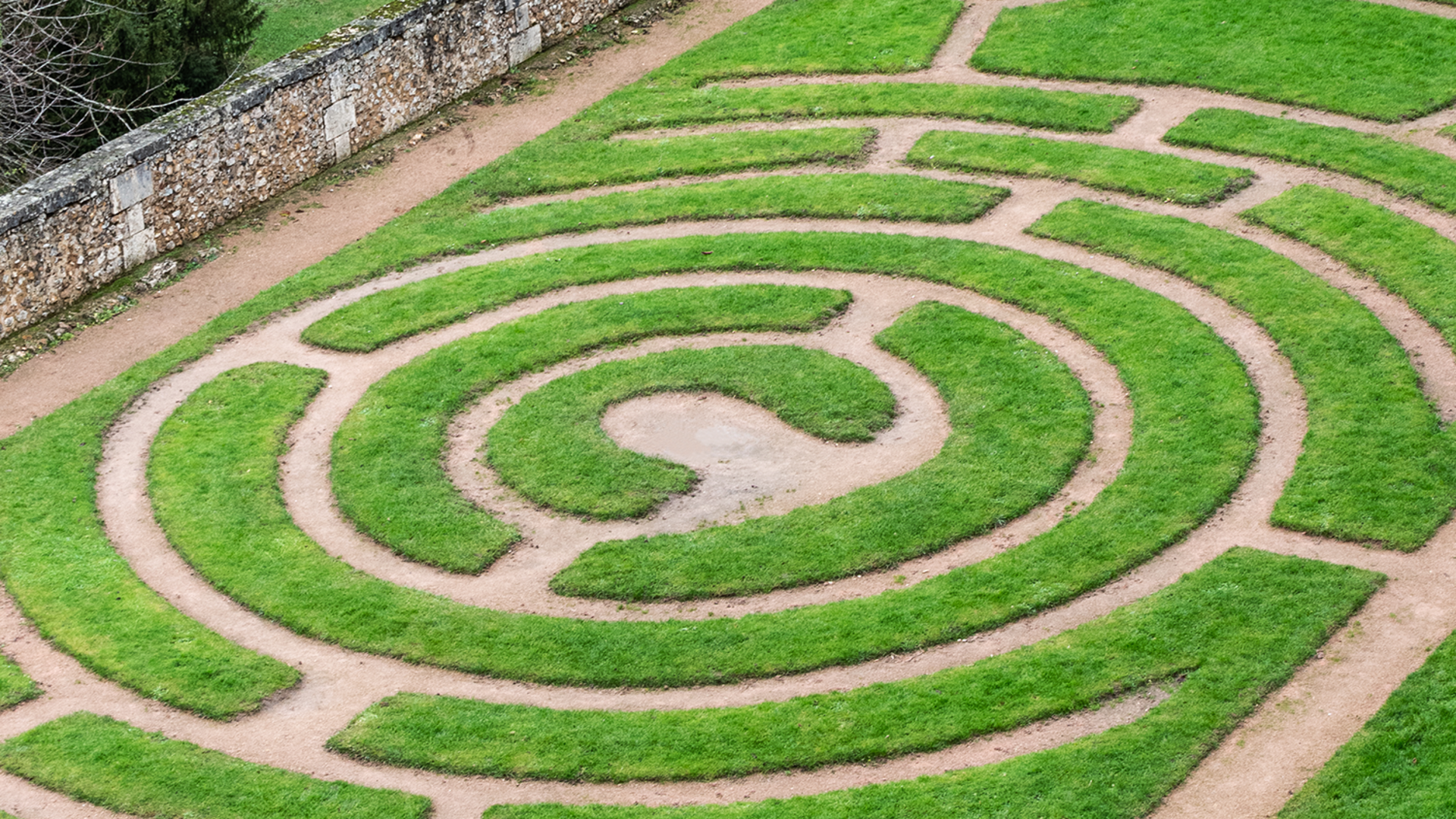 Labyrinthe végétal dans les jardins de l'évêché