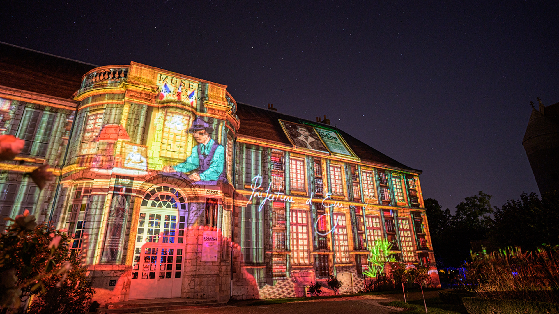 Façade du musée des Beaux-Arts lors de Chartres en lumières